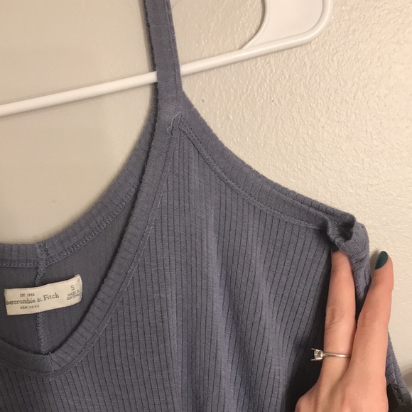 Cold shoulder long sleeve 🦋 - Picture 3 of 5